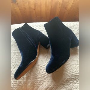 Vince Blakely Navy Velvet bootie, size 9.5